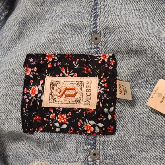 Decree distressed cropped denim vest, size M - Picture 5 of 6